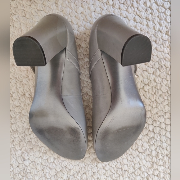 Gray Tahari Open Toe Heels - Picture 5 of 10